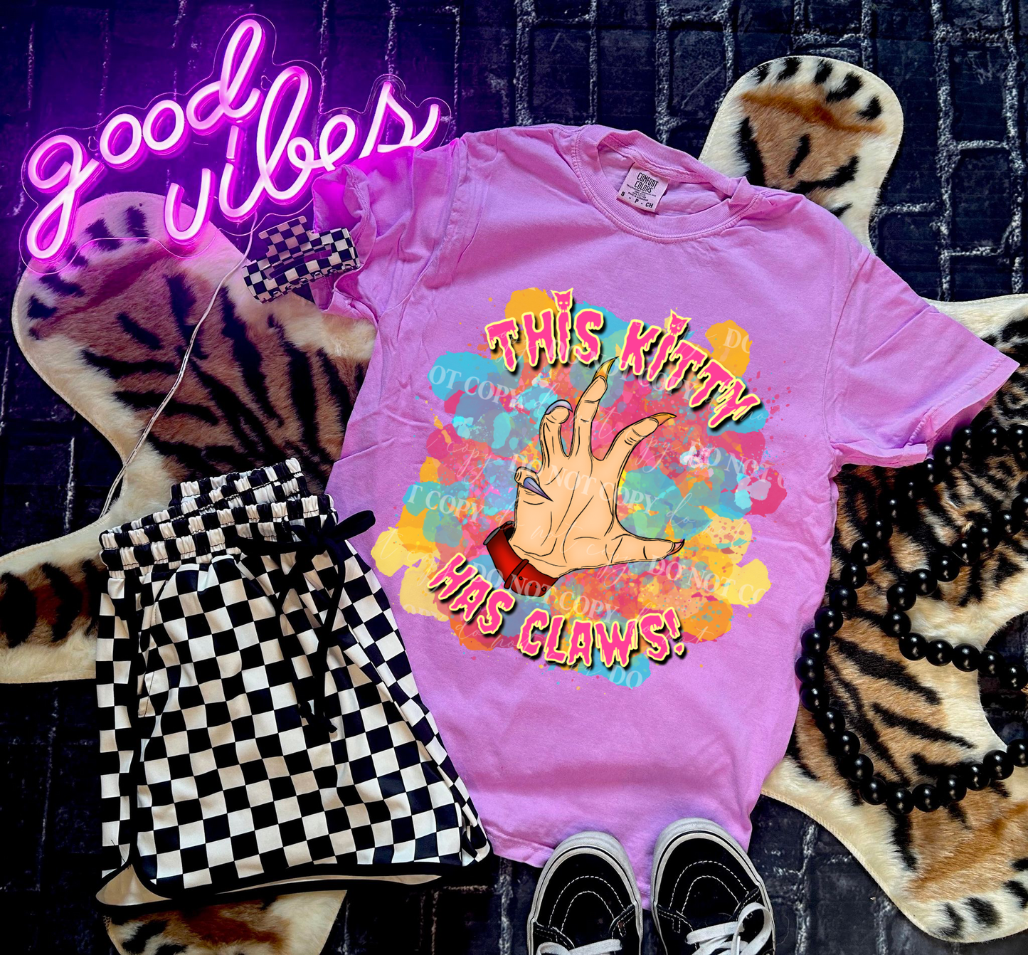 This kitty has claws